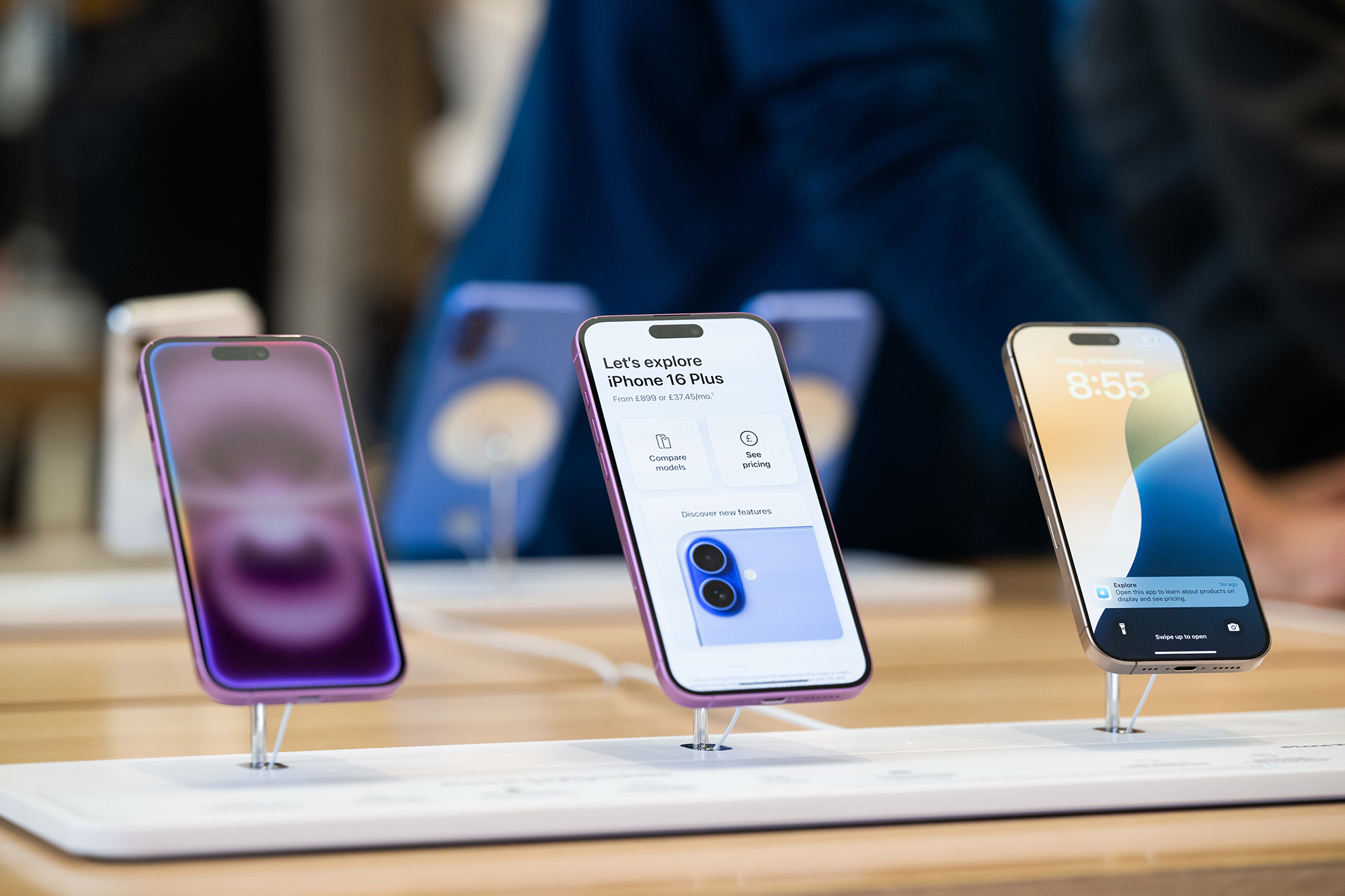 iPhone и Android только в США? Что задумал Трамп и почему это может стать проблемой для всех